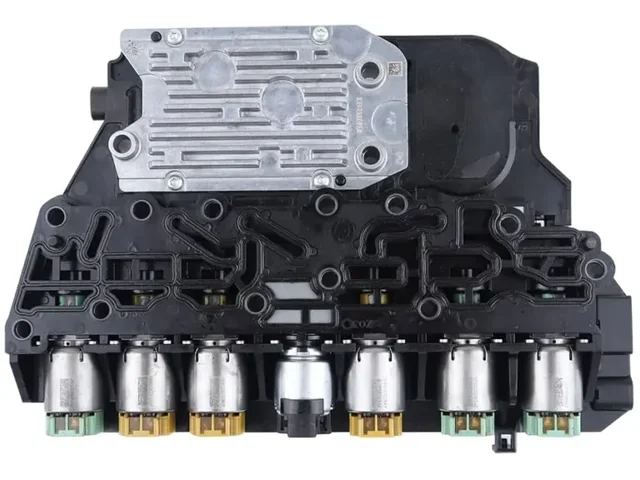 Módulo de control de transmisión (TCM) montado sobre el cuerpo de válvulas con sus solenoides